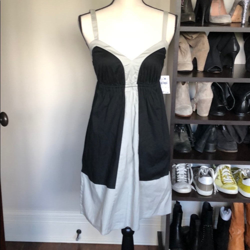 Sleeveless v-neck Dress Black and grey